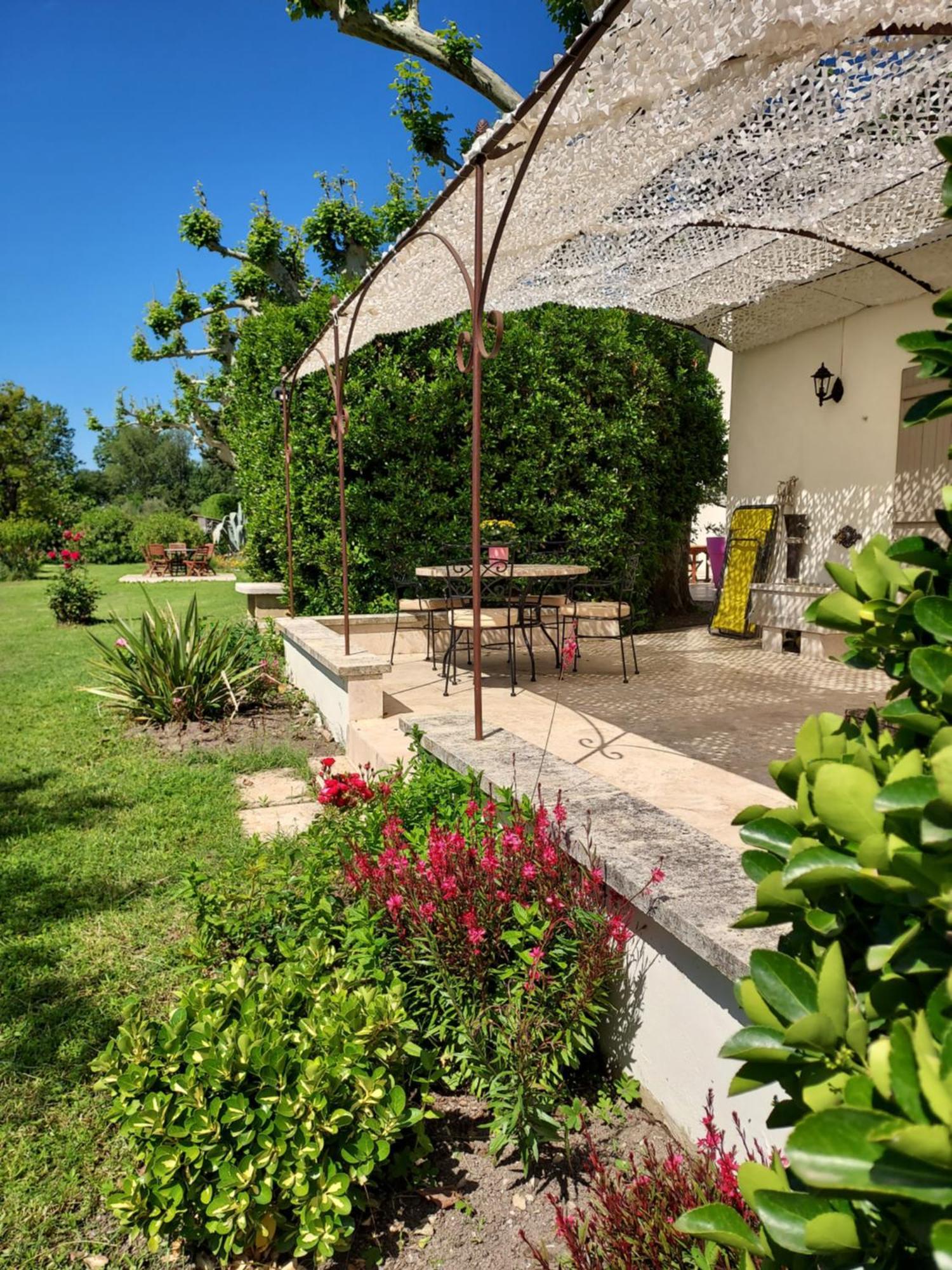 La Bastide des Amouriers Caumont-sur-Durance Exterior foto