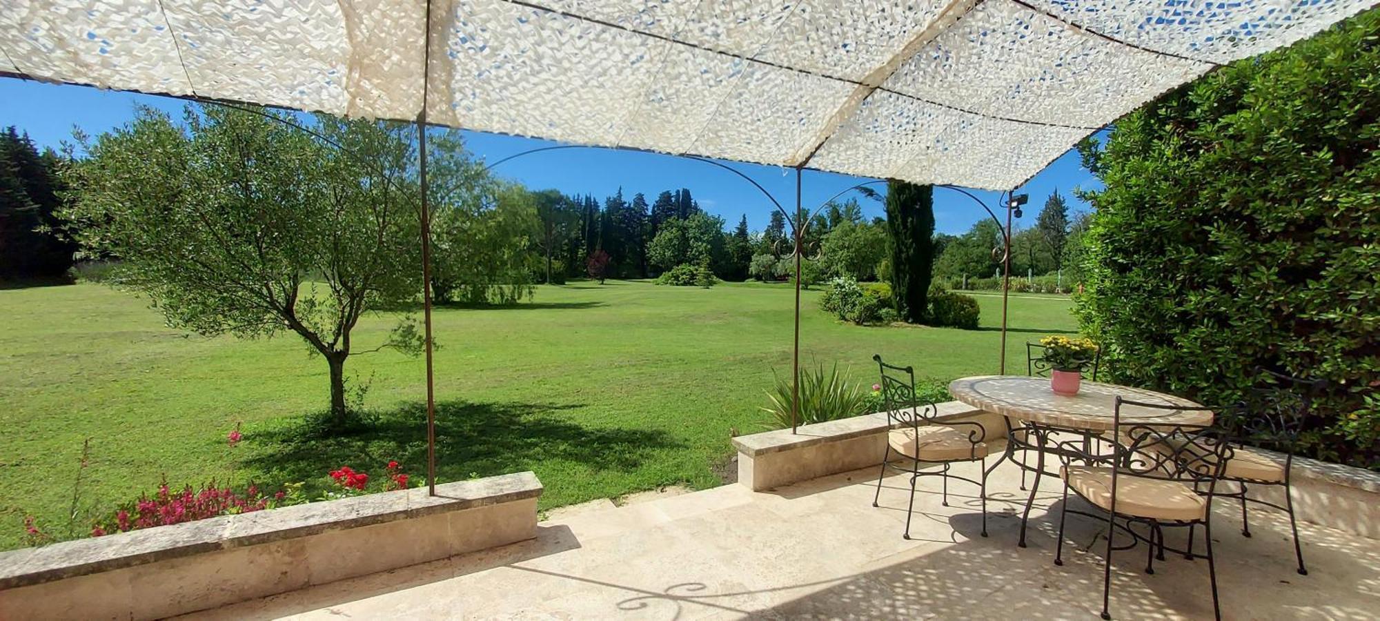 La Bastide des Amouriers Caumont-sur-Durance Exterior foto