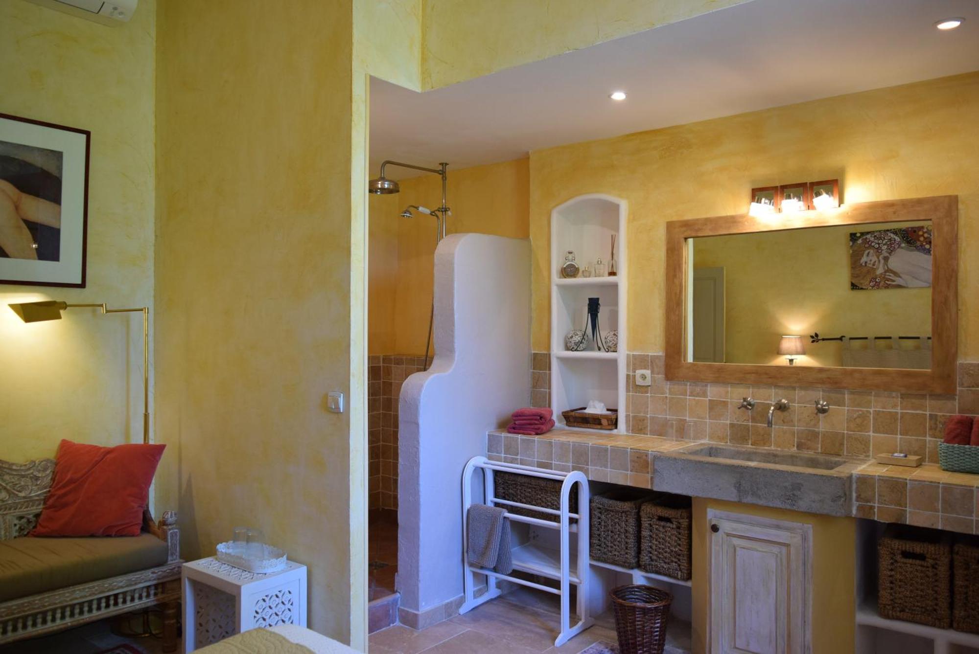 La Bastide des Amouriers Caumont-sur-Durance Exterior foto