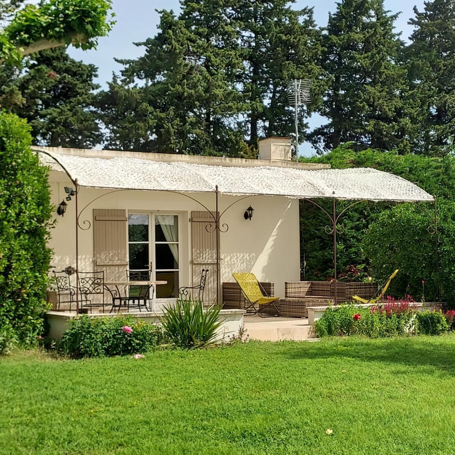 La Bastide des Amouriers Caumont-sur-Durance Exterior foto