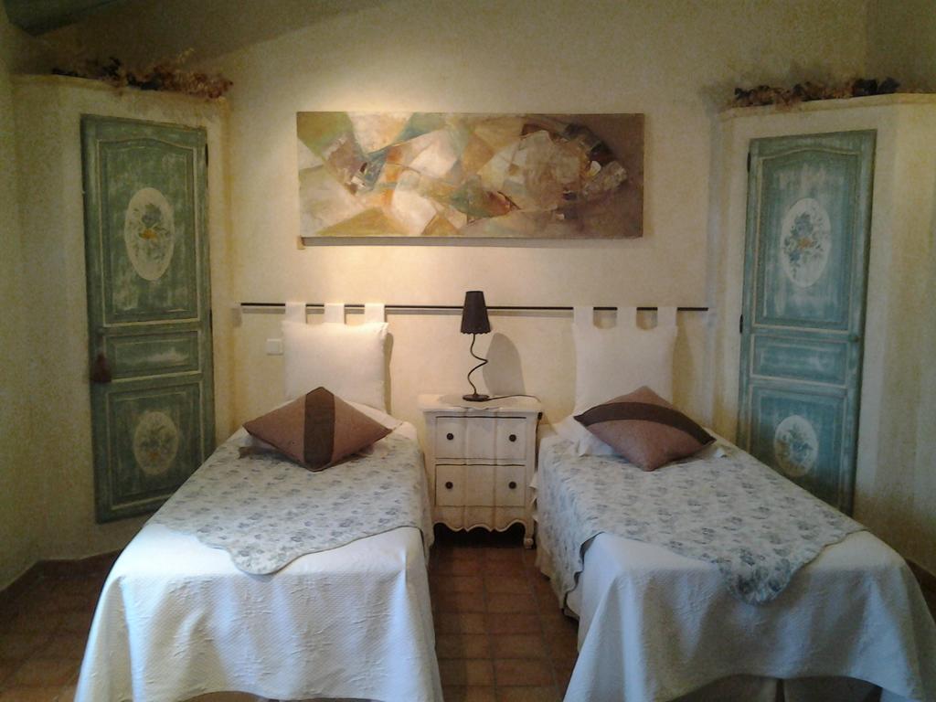 La Bastide des Amouriers Caumont-sur-Durance Exterior foto